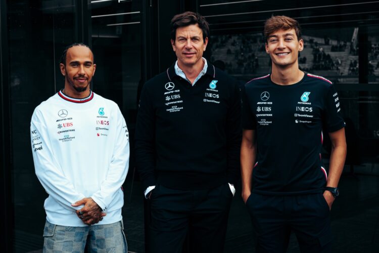 F1: Mercedes F1 re-signs Hamilton and Russell