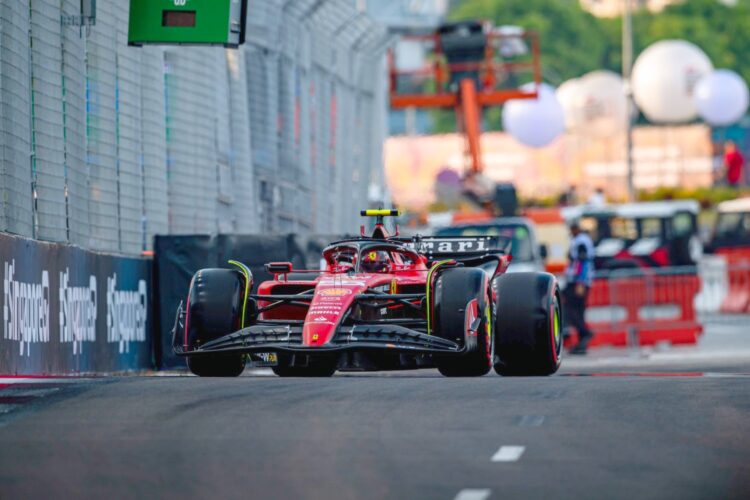 F1: Sainz keeps Ferrari on top in final Singapore GP practice