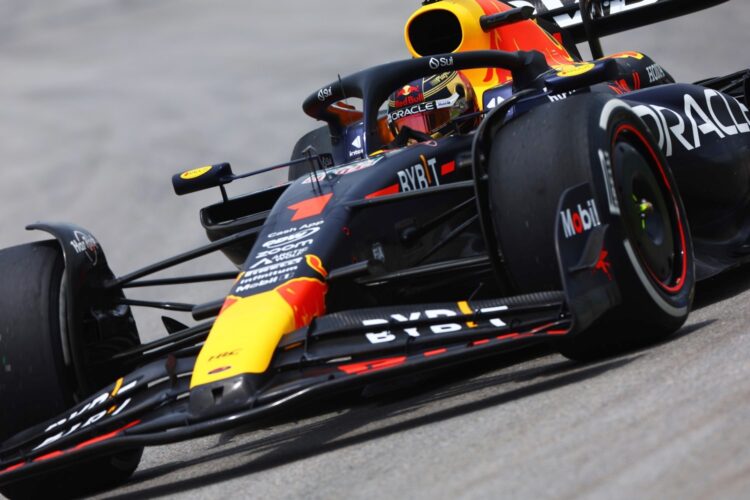 F1: Verstappen holds off Norris to win Sao Paulo Sprint Race