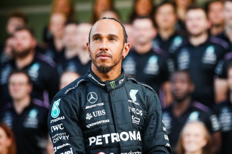 F1 News: Mercedes and Ferrari Confirm Hamilton move