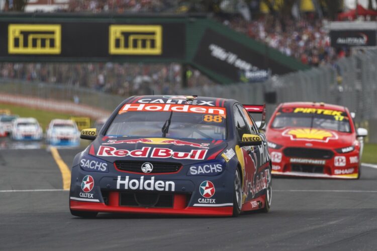 Championship to go down to last race of the year as Whincup wins in Pukekohe