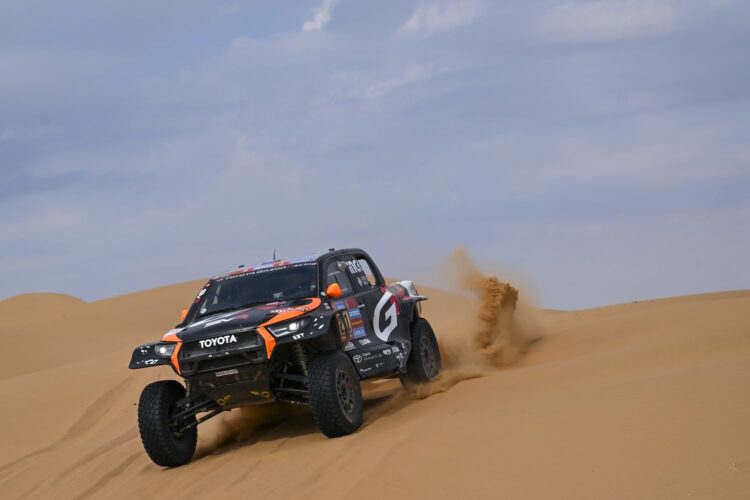 Dakar Rally Stage 8: Lategan wins in Cars, Benavides on Bikes