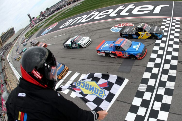 NASCAR News: Kyle Busch wins Atlanta Truck Photo Finish