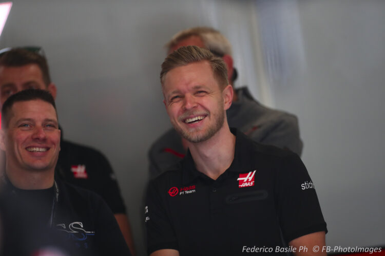 F1 insider thinks Red Bull should consider Magnussen  (Update)