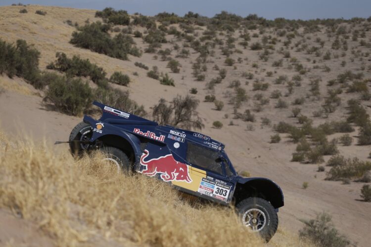 Dakar Day 7: Carlos Sainz wins, Nani Roma keeps rally lead