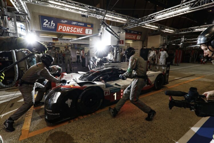 LeMans 24 Hour 10: #1 Porsche takes 1-lap lead