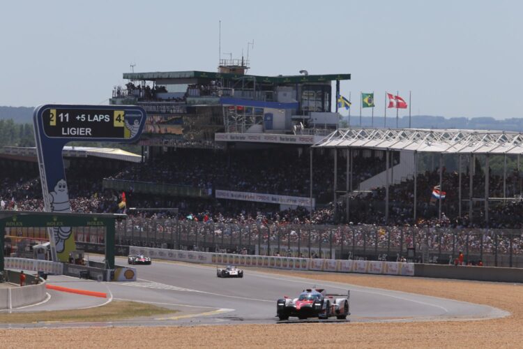 LeMans 24 Hour 6: #7 Toyota and #1 Porsche do battle at 1/4 mark