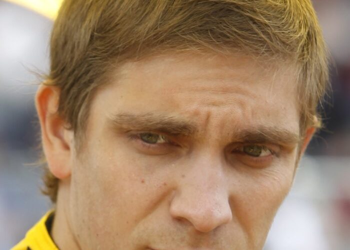 Petrov explains just how bad the Pirelli tires are