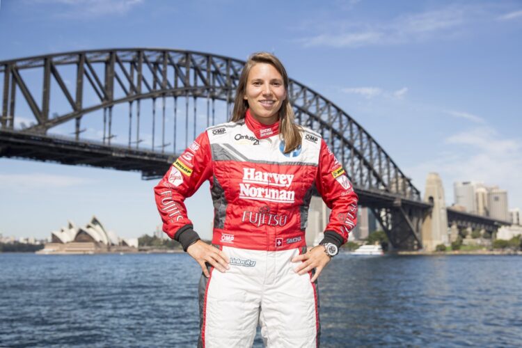 Simona de Silvestro signs with Nissan