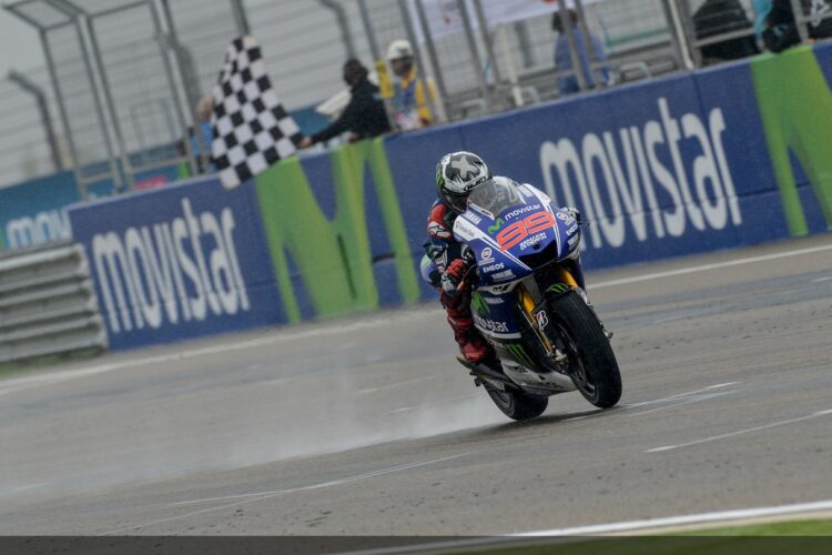 Lorenzo get first win of 2014