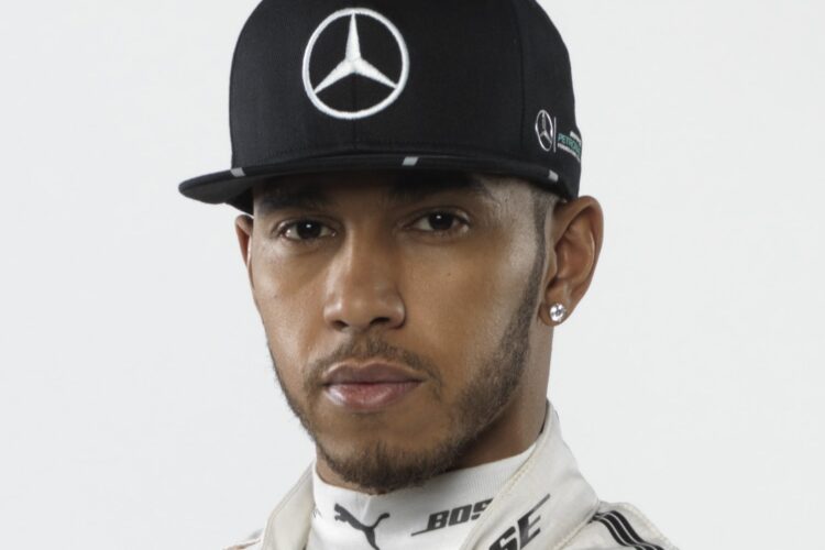 Hamilton keeps pole despite breaking rule