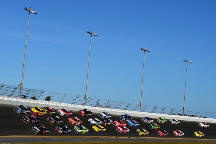 NASCAR may reduce Sprint Cup fields