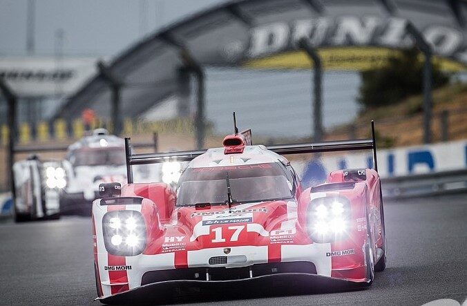 LeMans Hour 4: Porsche leads two Audis