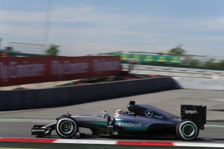 Hamilton wins pole in Spain