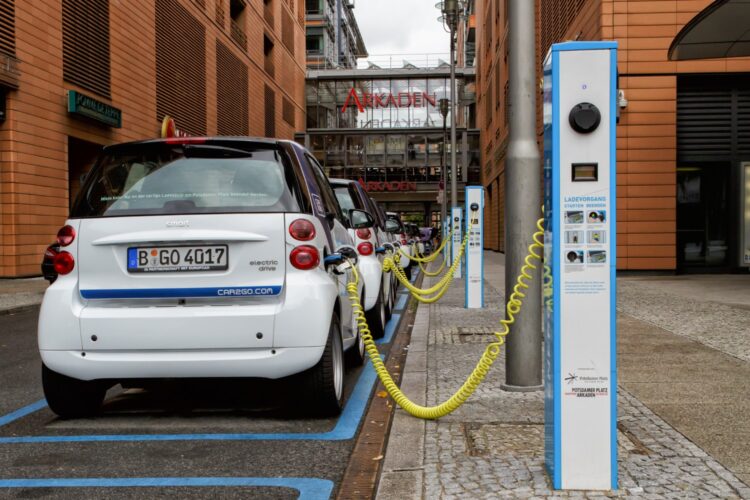 General Motors to collaborate with EVgo, ChargePoint and Greenlots