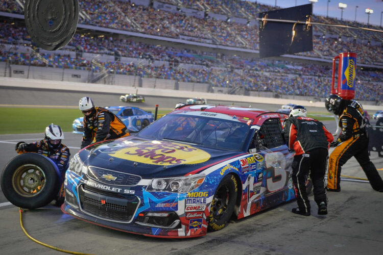 NASCAR to mandate smaller pit crews (Update)