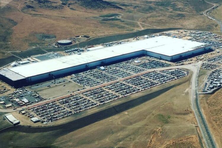 Tesla, Panasonic in Talks to Expand Gigafactory