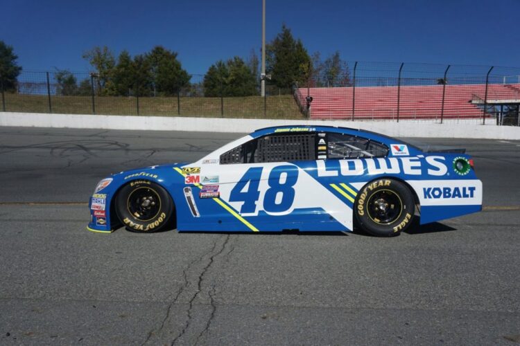 Jimmie Johnson unveils his new look for 2017 season (Update)