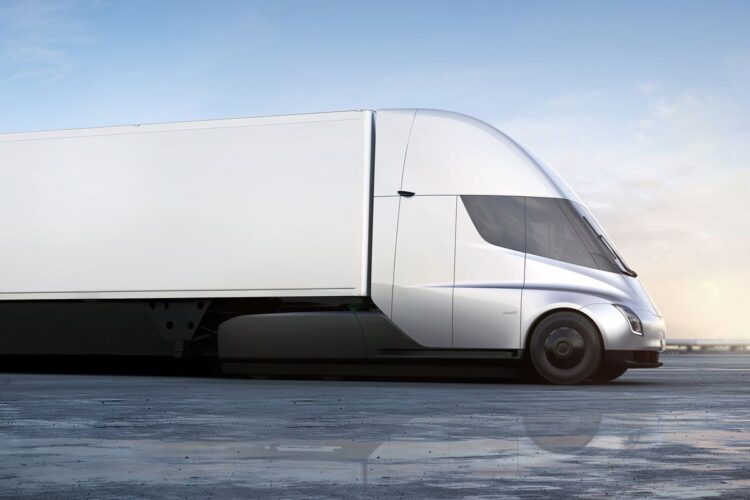 Musk plans to produce 100,000 electric Class 8 trucks a year