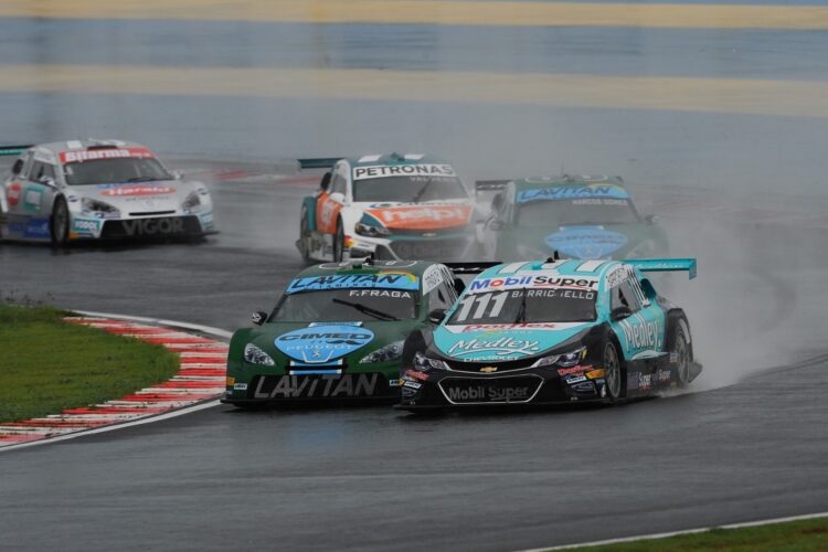 Rubens Barrichello and Atila Abreu win in rain