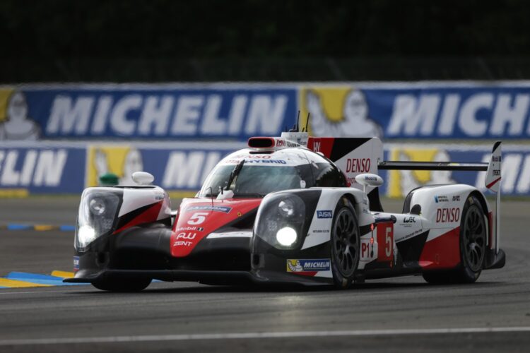 LeMans Hour 22: Toyota still leads, but Porsche closes