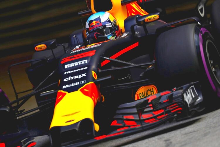 Red Bulls run 1-2 in first Singapore GP practice