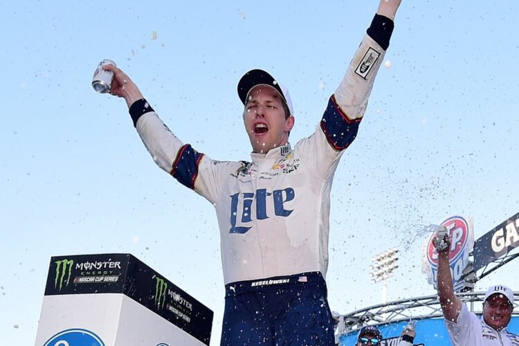 Keselowski resigns with Penske