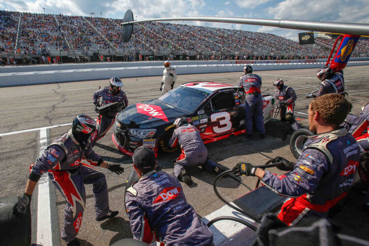 New Hampshire Motor Speedway Hosts Final Fall NASCAR Race