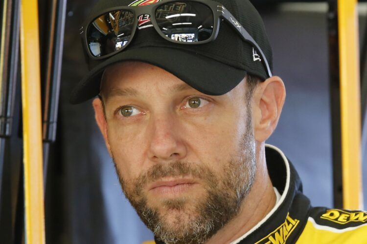 Matt Kenseth to replace Kyle Larson