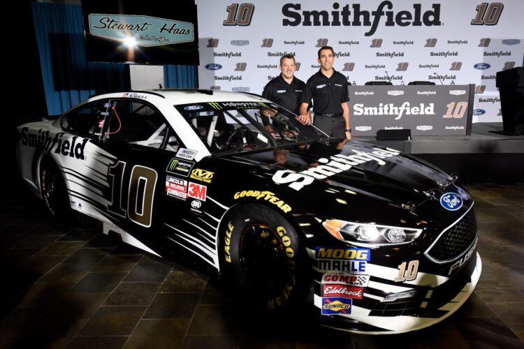 Aric Almirola Joins Stewart-Haas Racing For 2018 Season