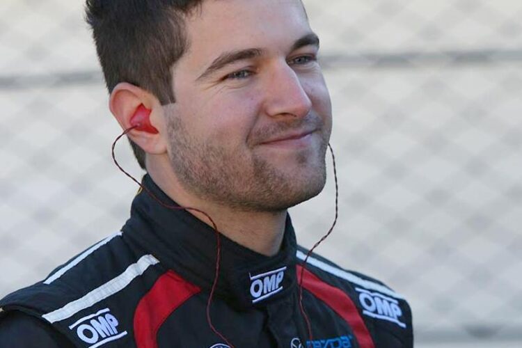 Rickards moves up to Indy Lights with Carlin