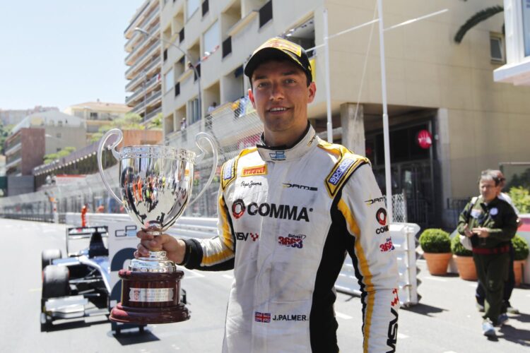 Palmer wins action-packed GP2 feature race