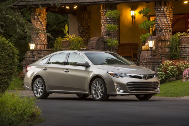 We drive the Toyota Avalon Limited Hybrid