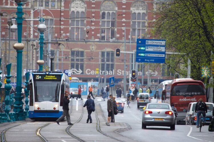 Amsterdam to ban petrol and diesel cars and motorbikes by 2030