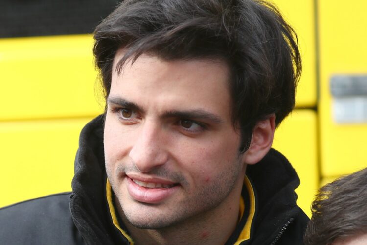 Sainz Jr. set to stay at Renault